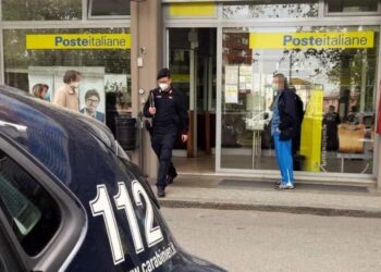 Cesa, assalto armato alle poste per rubare pensioni e tredicesime.