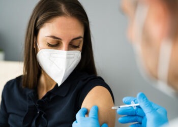 Vaccini, booster a 4 mesi: Figliuolo, avvio delle somministrazioni dal 10 gennaio
