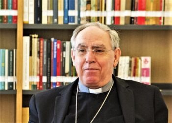 Follia no-vax: minacciato il vescovo casertano Giacomo Cirulli