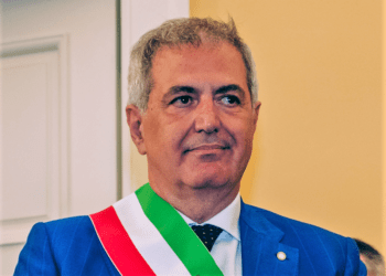 Terremoto politico a Nola: consiglieri comunali si dimettono in massa