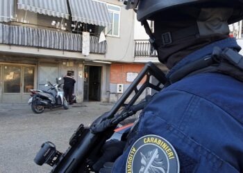 Controlli a tappeto nel quartiere napoletano di Fuorigrotta e rione Traiano: sequestro di armi e droga (Video e foto)