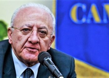 Campania verso la zona gialla, De Luca attacca Draghi: “Governo offensivo”