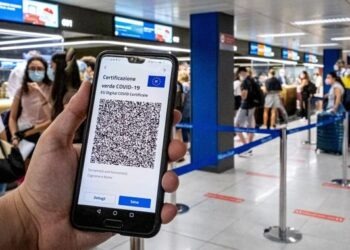 In Europa, verso nuove regole per viaggiare: conterà il Green pass, non l’area di provenienza