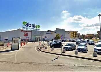 Orta di Atella, ladri in azione nel parcheggio del “Fabulae”: derubate due auto (Foto)