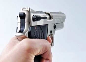 Nola, litiga con l’ex e si presenta a casa con la pistola: arrestato