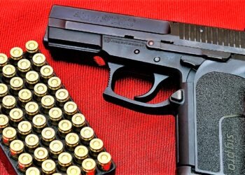 Minaccia la moglie con una pistola: pregiudicato casertano in manette