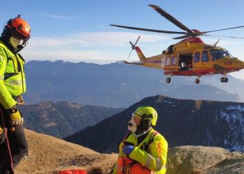 Battuta di caccia si trasforma in tragedia: inciampa e parte un colpo, muore a 48 anni