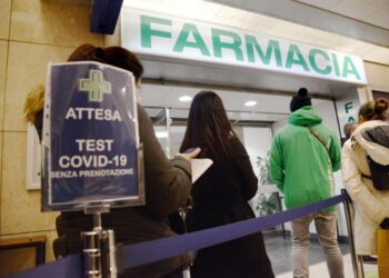 La truffa dei “falsi positivi” in farmacia: i Nas sospendono 50 punti tampone