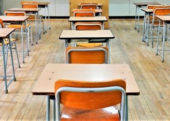 Numerosi comuni campani anticipano De Luca: le scuole restano chiuse