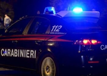 Boato nella notte a Frattaminore, esplode una bomba carta davanti la saracinesca di un negozio