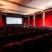 La paura del Covid e delle quarantene sta svuotando cinema e teatri: crollo degli spettatori