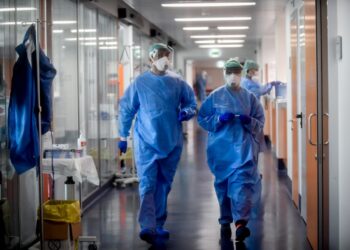 Napoli, focolaio Covid all’Ospedale del Mare: positivi 20 sanitari del pronto soccorso