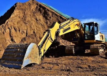 Tragedia sul lavoro: operaio casertano muore schiacciato da una pala meccanica