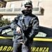 Napoli Est, aggredisce i passanti con un coltello: la guardia di finanza gli spara