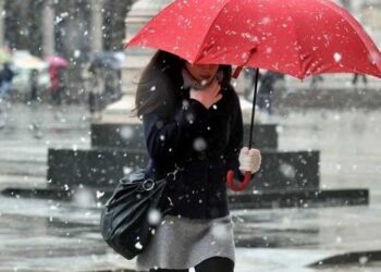 Meteo Napoli e Campania, sole fino a giovedì: poi tornano la pioggia e il freddo artico