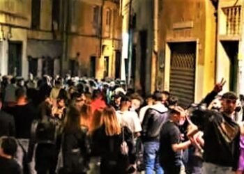 Movida violenta ad Aversa: due ragazze molestate in via Seggio
