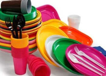 Plastica monouso, scatta il divieto: Per i trasgressori sono previste multe fino a 25mila euro