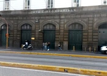 Covid, Carcere di Poggioreale, celle focolaio e boom di positivi: scatta lo sciopero del “carrello”