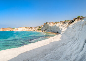 Scala dei Turchi, individuati i responsabili del raid vandalico: 2 denunciati