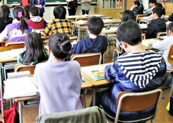 Scuola, contagi fuori controllo: a rischio le lezioni in presenza