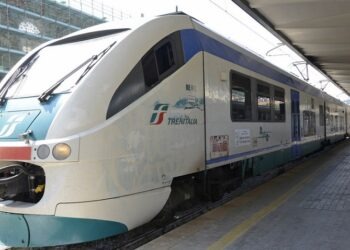 Trenitalia cancella 180 treni regionali da domani: Troppi contagi Omicron