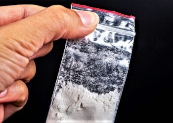 Nasconde la cocaina sotto la cappa da cucina: pusher arrestato nel Casertano