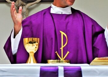 Parroco casertano trovato senza vita in una casa di cura: è giallo sulla sua morte