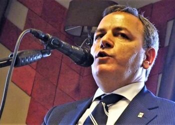 Dopo l’inchiesta dell’Antimafia si dimette il sindaco di Torre Annunziata Vincenzo Ascione