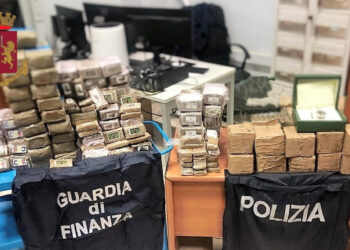 Scoperti oltre 100 chili di droga in una villetta a Marano di Napoli: 2 arresti e una denuncia (Foto)