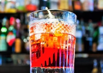 Napoli, pronta l’ordinanza di Manfredi: locali chiusi all’una e musica fino alle 23:00