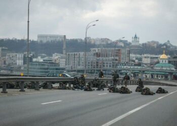 Ucraina, dieci uomini in partenza da Caserta: andranno ad imbracciare le armi “per difendere la Patria” (Foto)