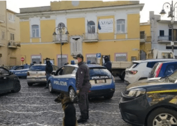 Blitz interforze a Frattaminore: a setaccio le roccaforti dei Cristiano, Pezzella e Monfregolo