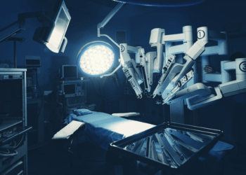 Sanità, Ospedale Monaldi. Intervento mininvasivo, col robot Da Vinci: asportato tumore di 9 cm.