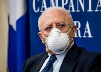 Covid Campania, De Luca prepara l’ordinanza: “mascherine almeno fino a fine febbraio”
