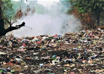San Marcellino, scoperta discarica abusiva vicina alle abitazioni