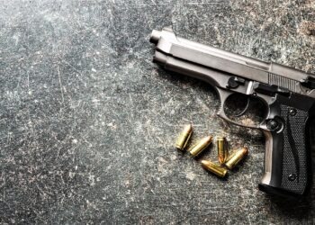 Sparatoria in strada a Pozzuoli: 36enne vicino ai clan ferito alle gambe