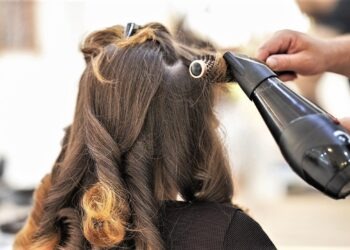 Parrucchiere casertano nei guai: spacciava droga nel suo salone