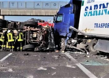 Incidente tra camion: il bilancio è di tre feriti, tra loro un camionista casertano
