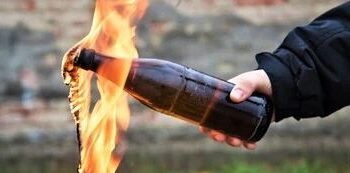 Castel Volturno, bombe molotov contro il bar: indagano i carabinieri