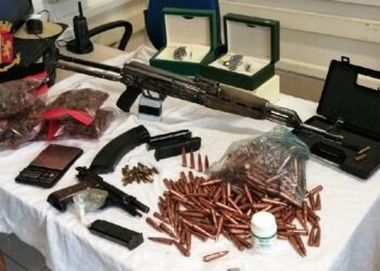 Casalnuovo, droga e armi in casa: due 26enni in manette