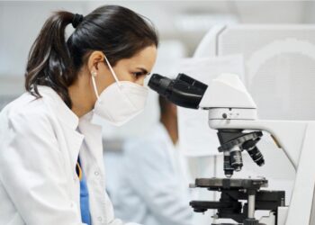 Omicron 2 in Italia: dalla diffusione ai sintomi, quello che c’è da sapere sulla sottovariante del Covid