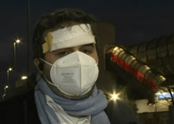 Prof picchiato per aver rimproverato gli alunni, 2 indagati: uno è il papà di uno studente