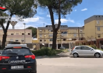 Caivano, blitz nel Parco Verde: sequestrate centinaia di dosi di droga e 3 arresti (Video)