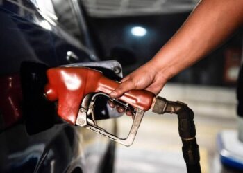 Il self service di un distributore di benzina va in tilt: pieno gratis per decine di automobilisti 