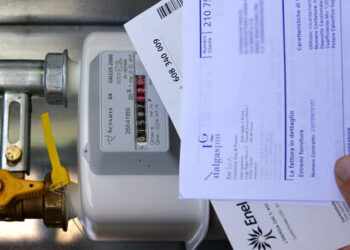 Bonus bollette 2022, si amplia la platea dei beneficiari: requisiti Isee e novità