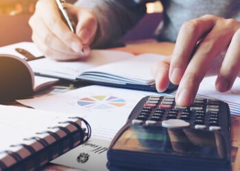 Luce e gas, è lotta contro il caro bollette, Cgia: “In difficoltà 4 milioni di famiglie”