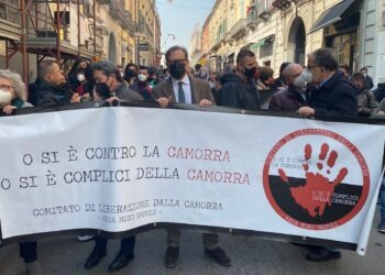 A Frattamaggiore in piazza contro la camorra: “Pizza antipizzo” dopo spari a negozi