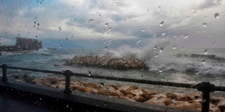 Ondata di maltempo pioggia a Napoli Flooded road in Naples due to the wave of bad weather that caused heavy rains and gusts of strong wind.