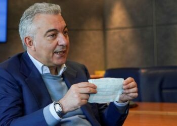 Covid e sprechi, 218 milioni di mascherine “difettose” saranno distrutte: ecco quanto pagherà lo Stato per smaltirle