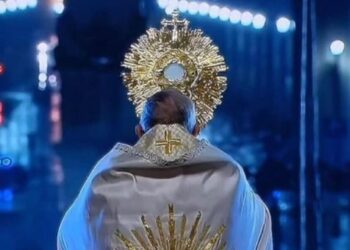 Papa Francesco, “E’ una Pasqua di sangue, non abituiamoci alla guerra. Pace oggi più che mai”